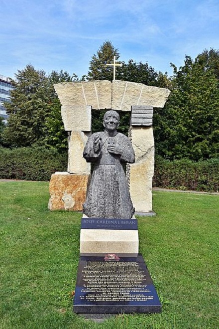 Praha socha kardinála Berana, VitVit, CC BY-SA 4.0, cs.wikipedia.
