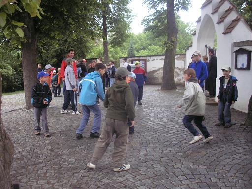 Honička před kostelem Honička před kostelem