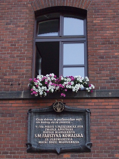 Okno celi, w której zmarła św. Faustyna Kowalska (klasztor w Krakowie-Łagiewnikach), CC BY-SA 3.0, X ziomal X, pl.wikipe