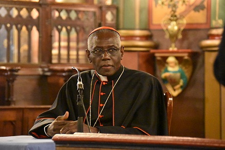 Kardinal Robert Sarah, foto: François-Régis Salefran, CC BY-SA 4.0, wikimedia