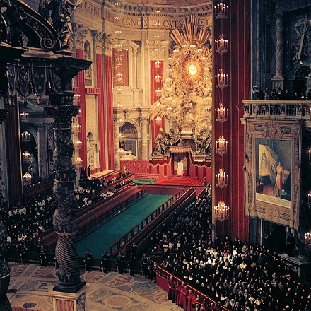 Vor einer Papstmesse auf dem Konzil, Foto: Lothar Wolleh, CC BY-SA 3.0, de.wikipedia.org