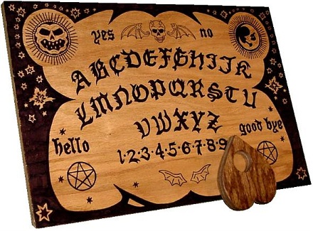 English ouija board.jpg, Mijail0711, volné dílo, commons.wikimedia.org