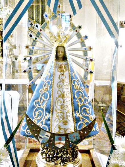 Virgen_de_Luján, Photo-Monique, CC BY-SA 3.0, commons...