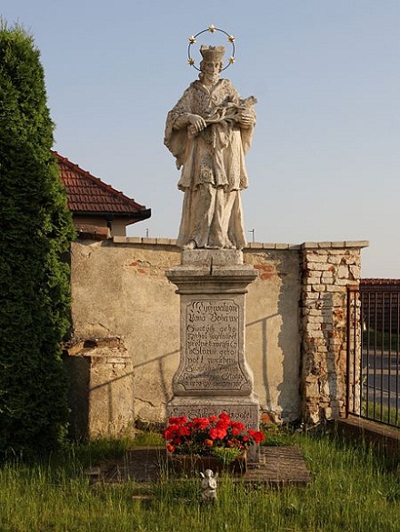 Syrovice - sv Jan Nepomucký, RomanM82, CC BY-SA 3.0, cs.wikipedia