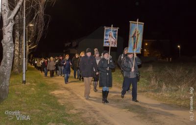 Poutníci, foto František Ingr., clovekavira.cz