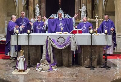 Mons. P. Posád a koncelebrující kněží, foto František Ingr., clovekavira.cz