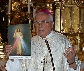 BiskupPavol Maria Hnilica, foto: Jozef Bartkovjak SJ,  CC BY-SA 3.0, commons...