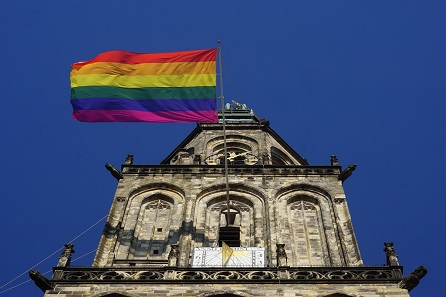 Charles Roffey, Coming Out Day, CC BY-NC-SA 2.0, flickr.