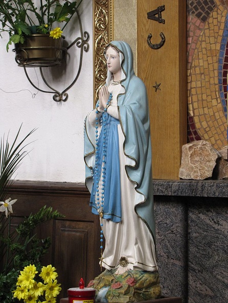 Figurka Matki Bożej Fatimskiej,Niżankowice Ukraina, Arturkoszalka, CC BY-SA 4.0, pl.wikipedia.or