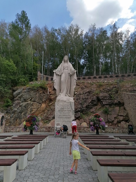 Socha Panny Marie na hoře Butkov