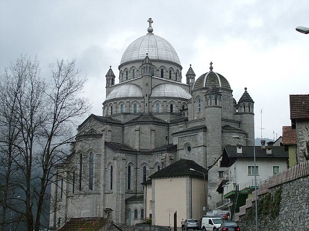 Re Kirche; Clemensfranz, CC BY 3.0; commons.wikimedia.