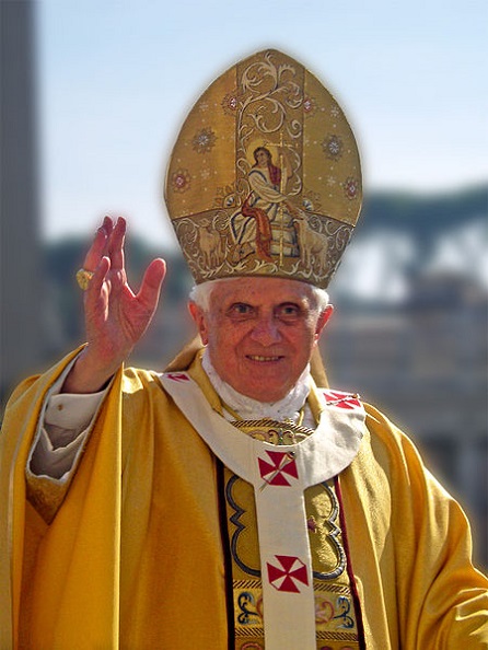 Benedict XVI Blessing,  Rvin88, CC BY 3.0, commons...