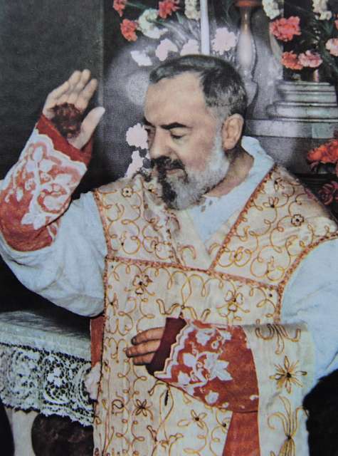 Otec Pio, Collections - Europe's War,  picryl, veřejná licence