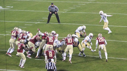 Harrison Butker kick , Thomson20192, CC BY 2.0 DEED, commons.wikimedia