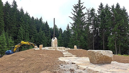 připravované základy pro Mariánský sloup Krkonoše, foto   Valentin Papazian, Mariina legie