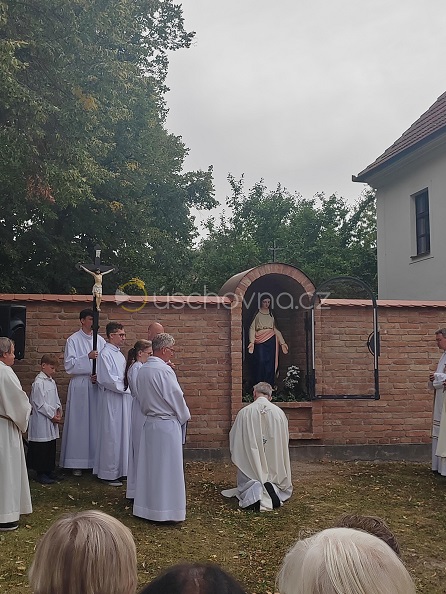 Jude Thaddeus Okolo v Otnicích, foto OÚ Otnice, modlitba zasvěcení