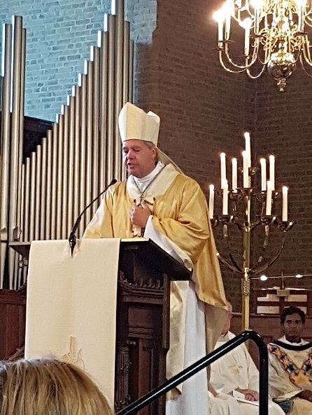 Rob Mutsaerts in einem Gottesdienst (2017), Danny Gerrits CC BY-SA 4.0, /de.wikipedia.org