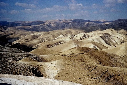 Judean Desert. taken by יואב רוזנברג. Effib, CC BY-SA 3.0, cs.wikipedia.org