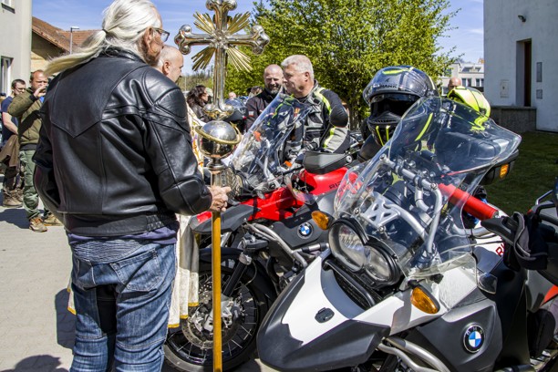 žehnání motorek šumná 2026