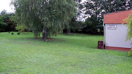 Loučka rozptylu, krematorium Ráj Mělník, Kacir, CC BY 3.0, commons...