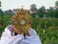 Eucharistie v průvodu