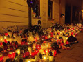 Lit candles and flowers laid by mourners in front of Tepláreň on 14 October 2022; MsNobody, CC BY-SA 4.0, cs wiki...