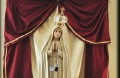 Our Lady of Fatima International Pilgrim Statue, Our Lady of Fatima, CC BY-SA 2.0 flickr, výřez Our Lady of Fatima International Pilgrim Statue, Our Lady of Fatima, CC BY-SA 2.0 flickr, výřez